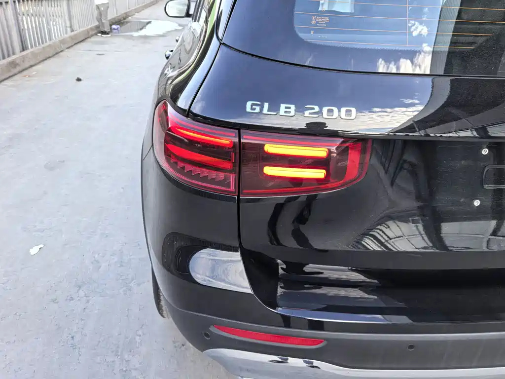 MERCEDES BENZ GLB 2024