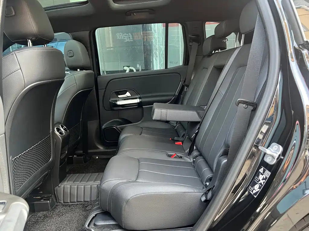 MERCEDES BENZ GLB 2024