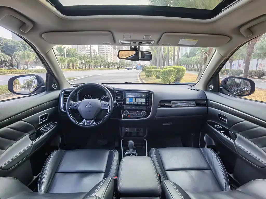 MITSUBISHI OUTLANDER 2020