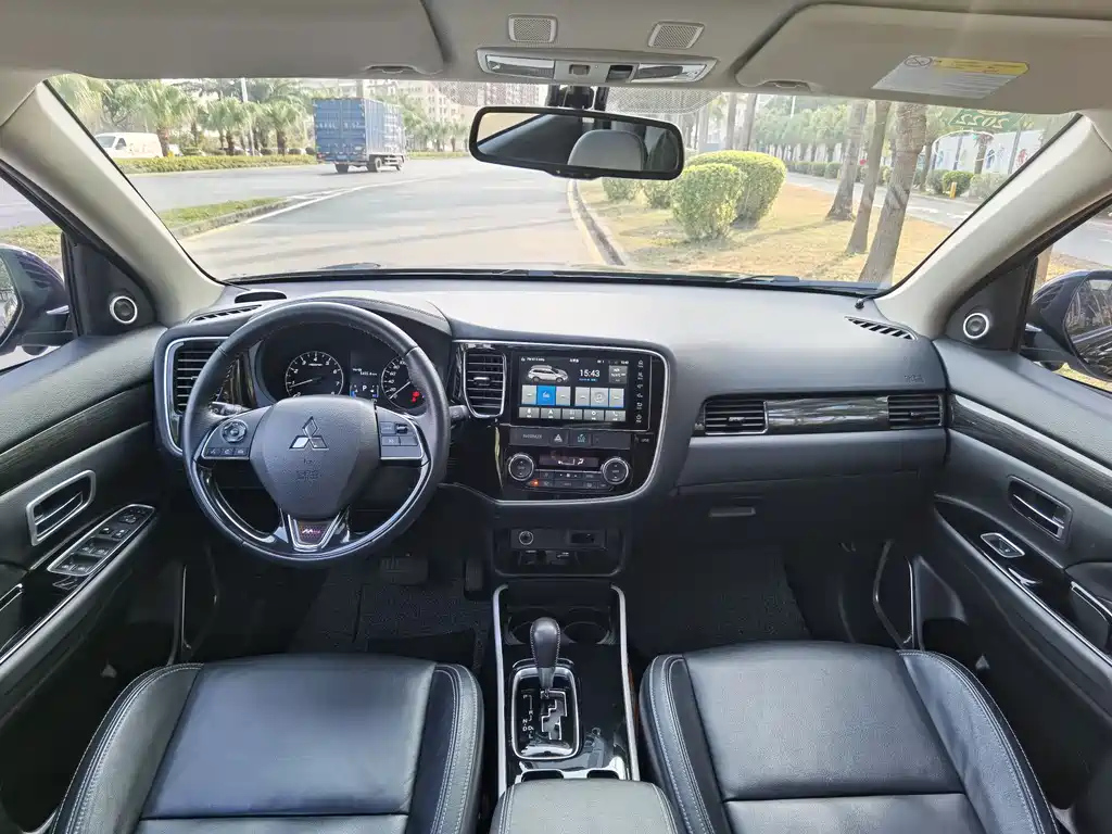 MITSUBISHI OUTLANDER 2020