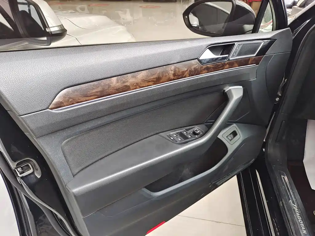 VOLKSWAGEN MAGOTAN 2018