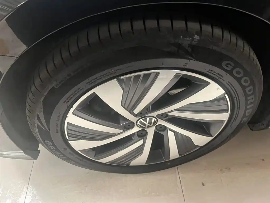 VOLKSWAGEN MAGOTAN 2023