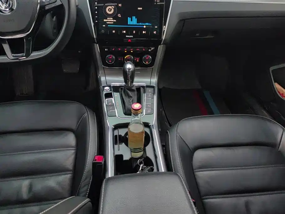 VOLKSWAGEN PASSAT 2017