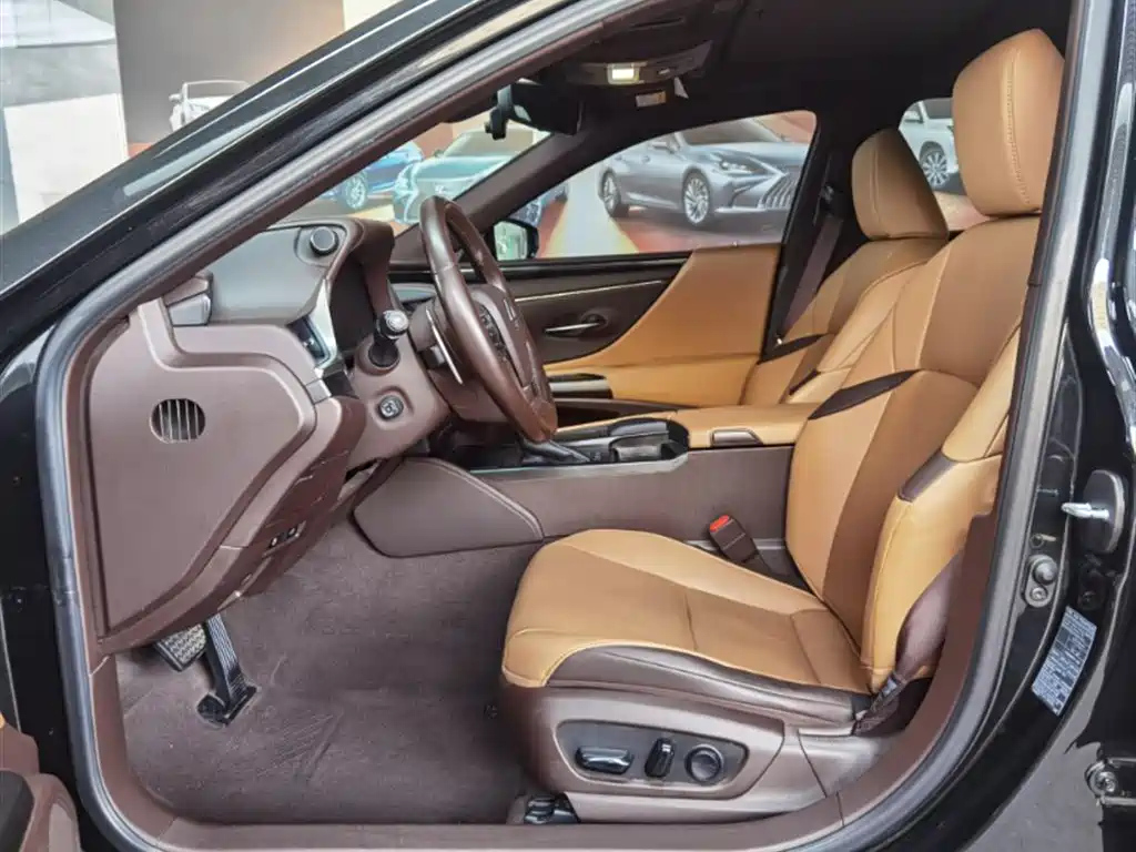 LEXUS ES 2020