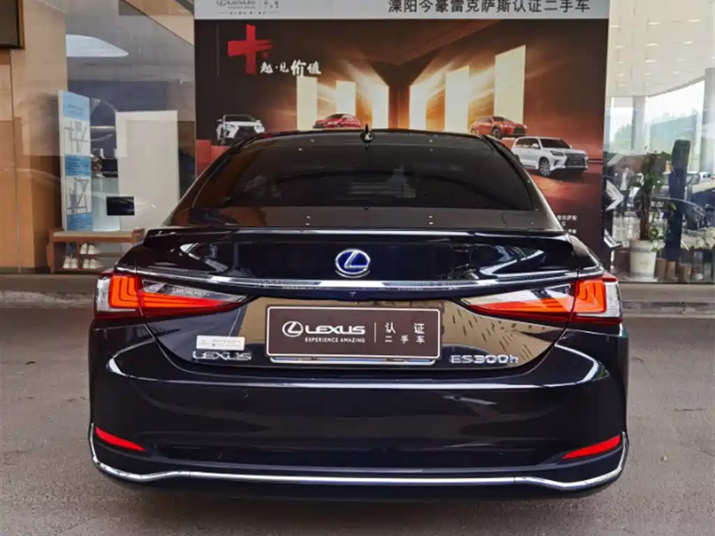 LEXUS ES 2020