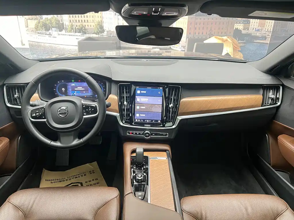 VOLVO S90 2023