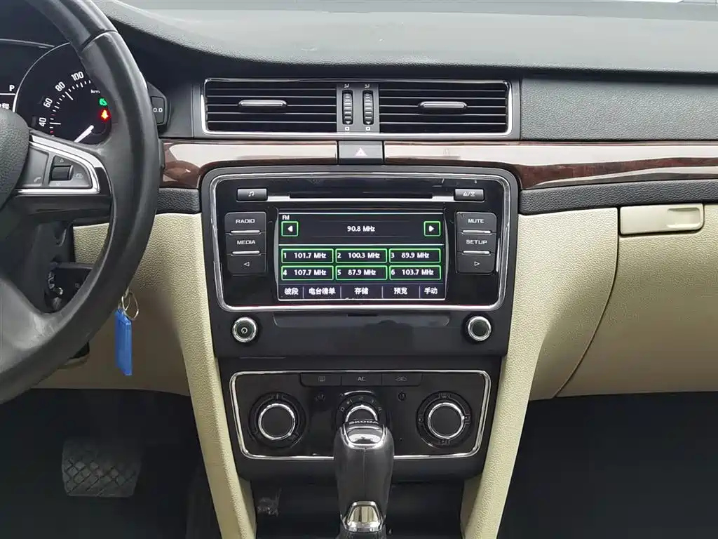 SKODA SUPERB 2015
