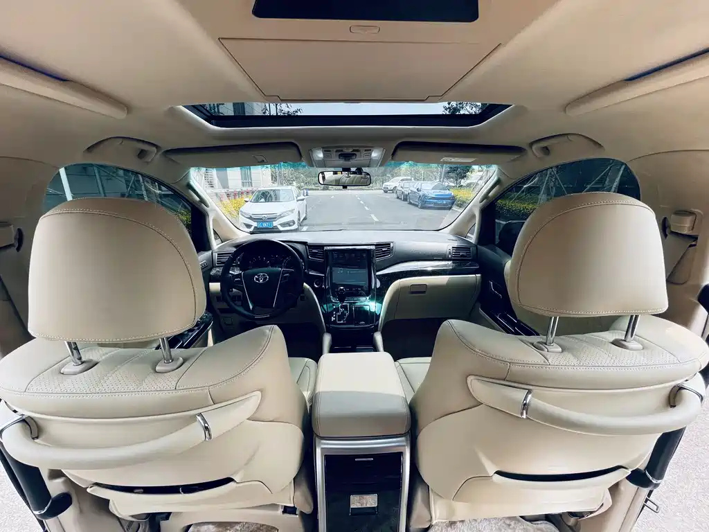 TOYOTA ALPHARD 2012