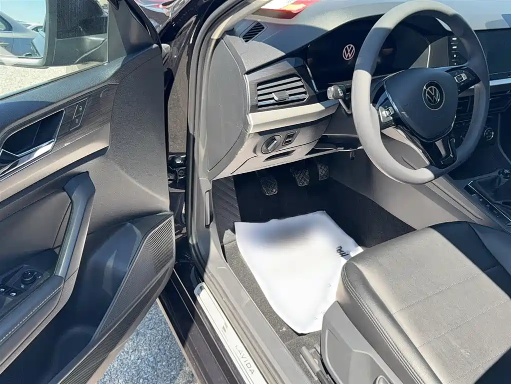 VOLKSWAGEN LAVIDA 2021