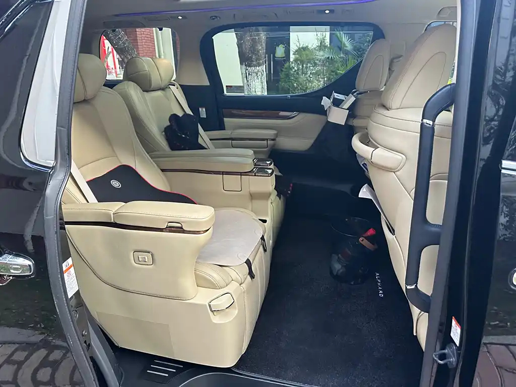 TOYOTA ALPHARD 2015