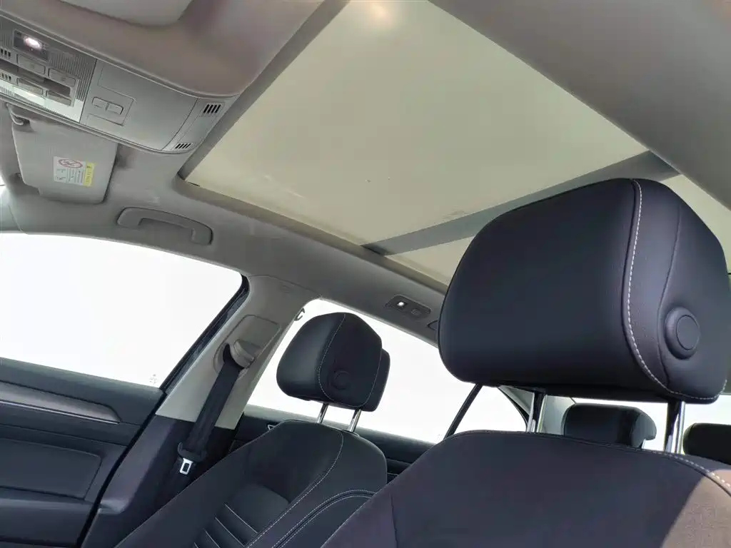 VOLKSWAGEN MAGOTAN 2023
