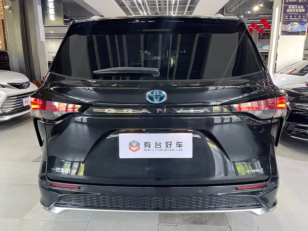 TOYOTA GRANVIA 2023