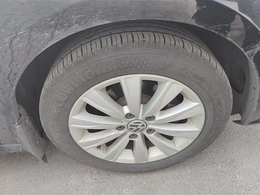 VOLKSWAGEN SAGITAR 2015