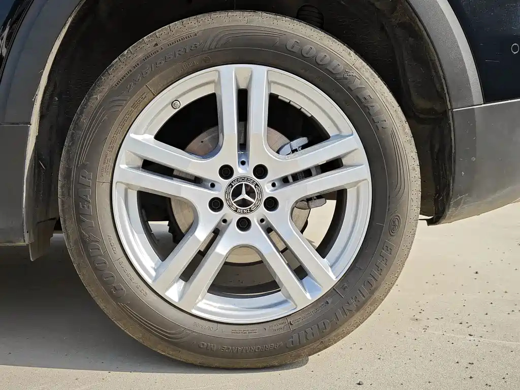 MERCEDES BENZ GLB 2023