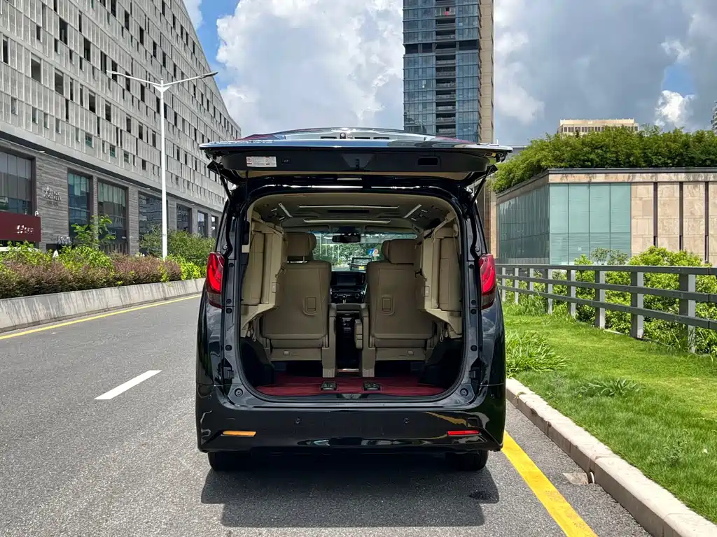 TOYOTA ALPHARD 2015