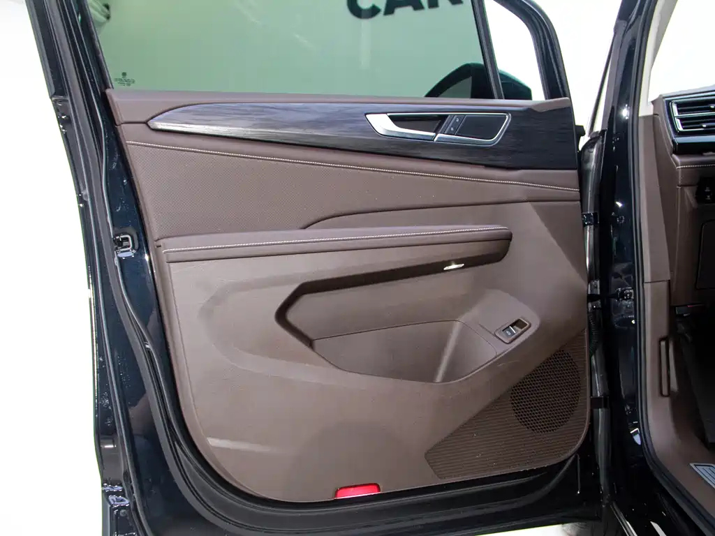 VOLKSWAGEN VILORAN 2023