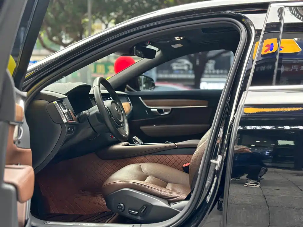 VOLVO S90 2021