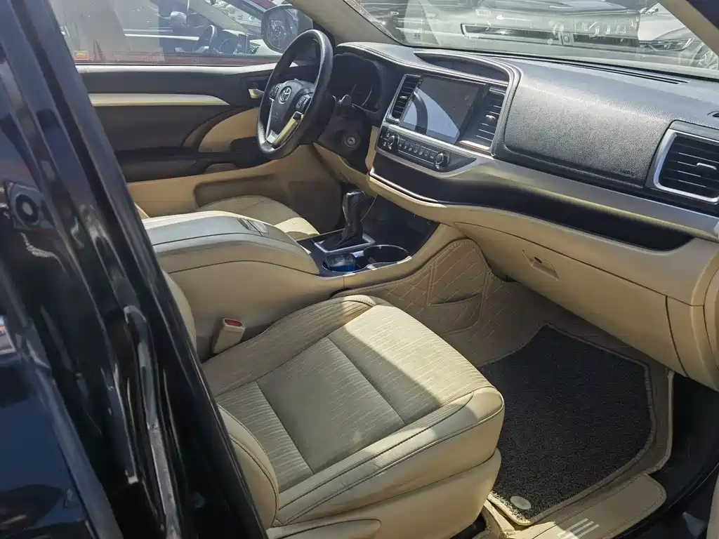 TOYOTA HIGHLANDER 2015