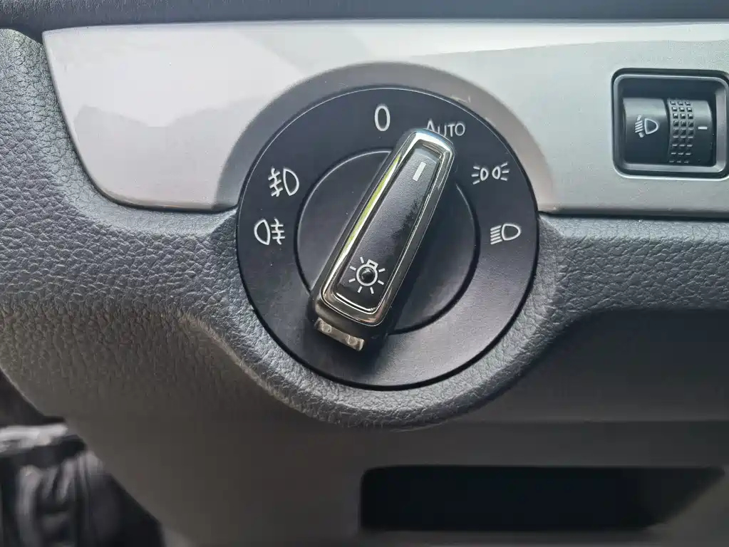 VOLKSWAGEN LAVIDA 2017