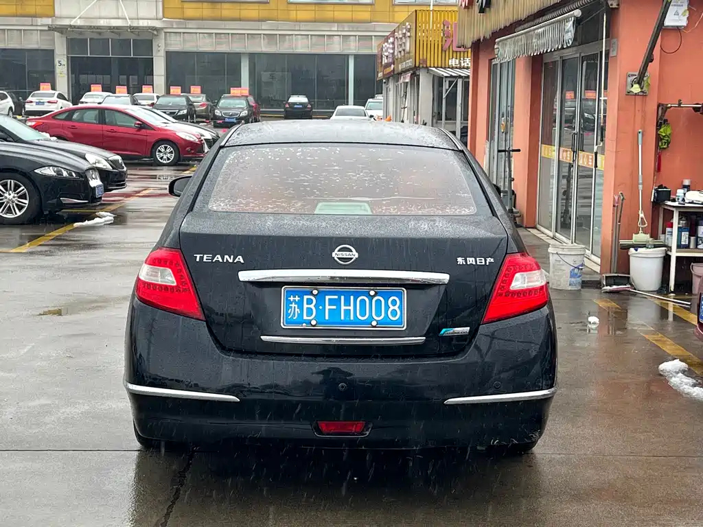 NISSAN TEANA 2010