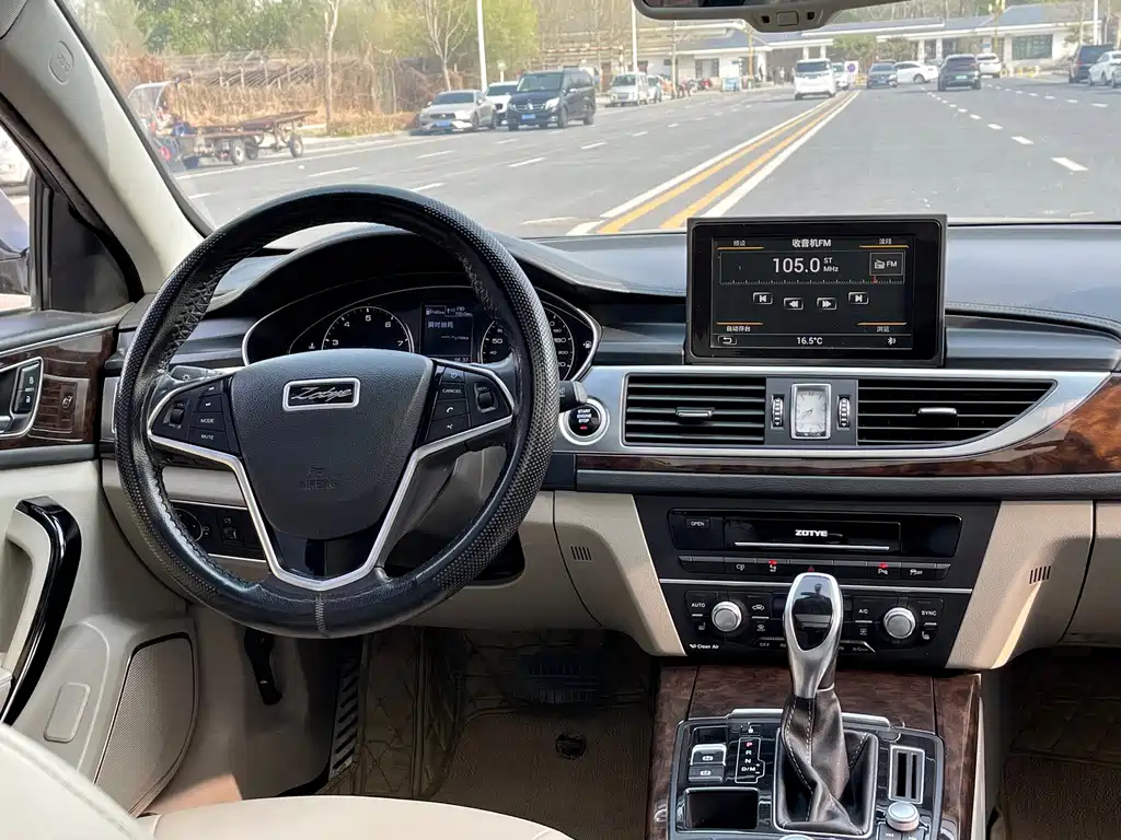 ZOTYE Z700 2017