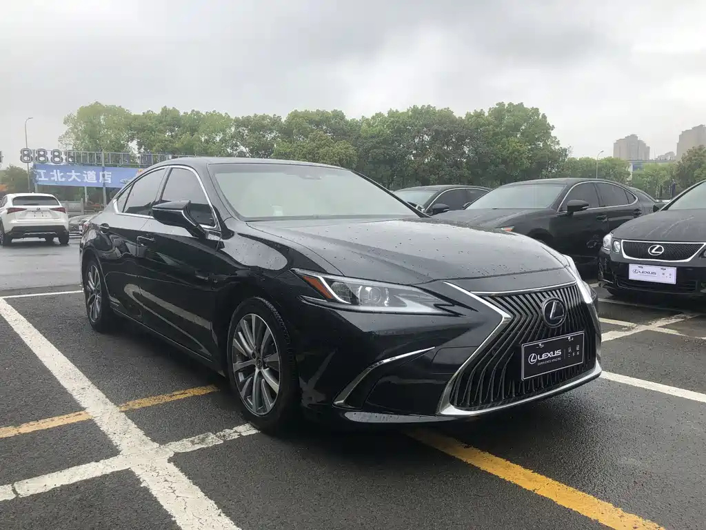 LEXUS ES 2020