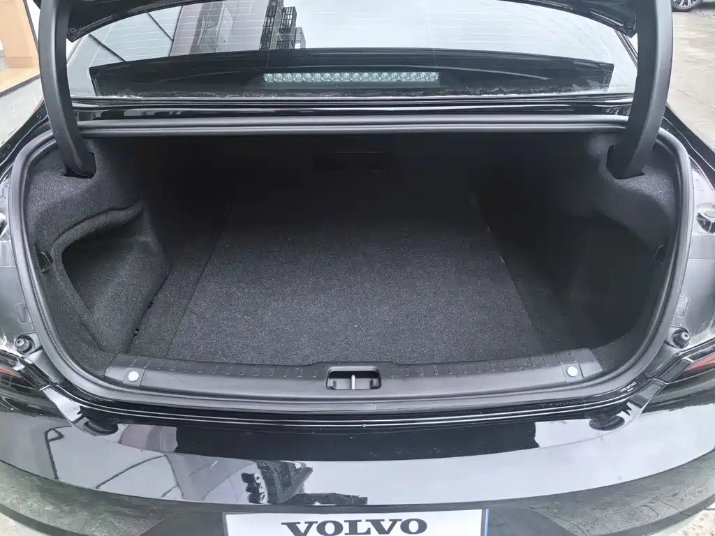VOLVO S90 2022