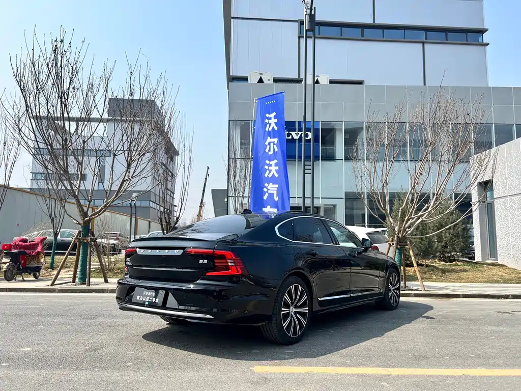 VOLVO S90 2024