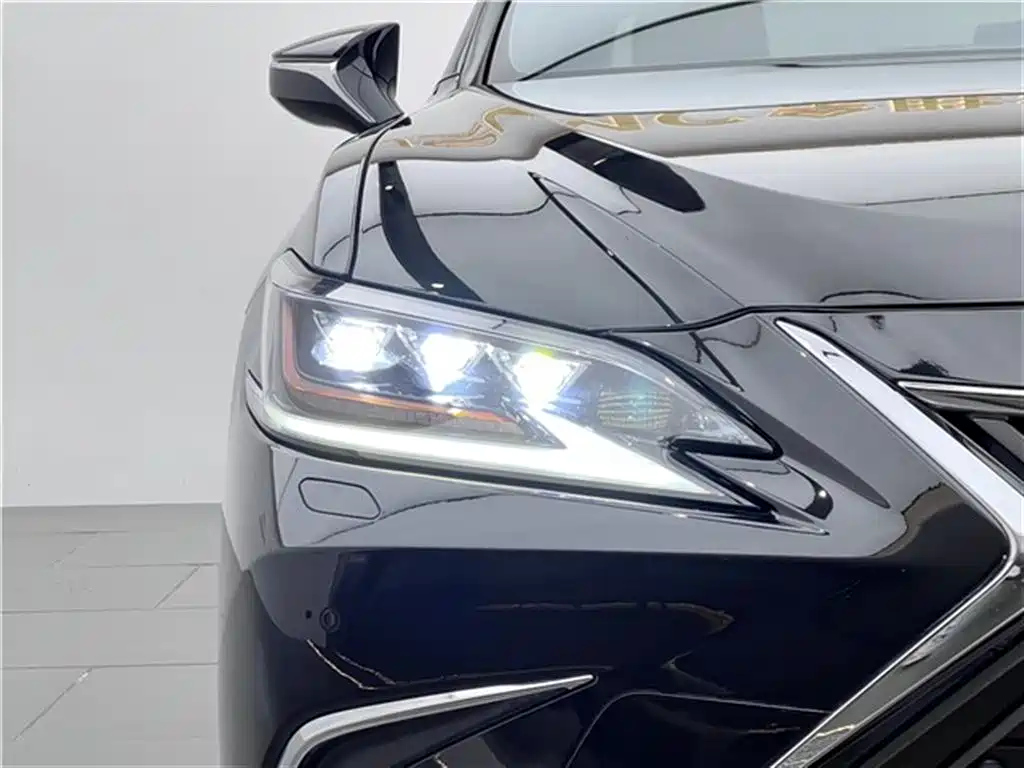 LEXUS ES 2021