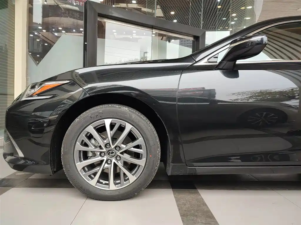 LEXUS ES 2024
