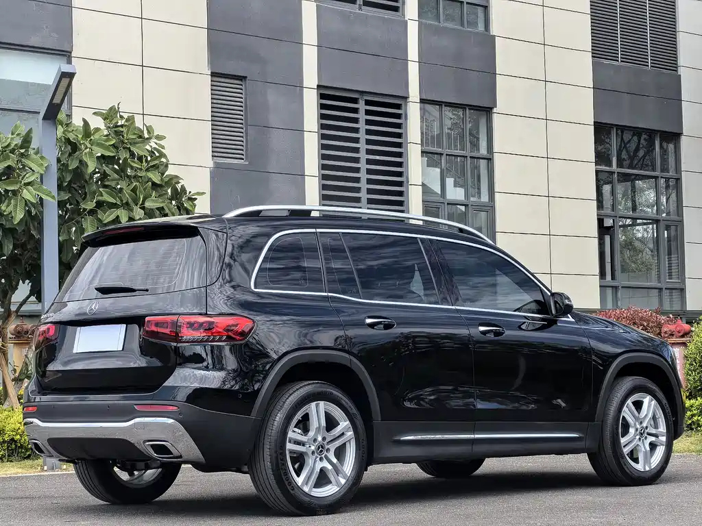 MERCEDES BENZ GLB 2023