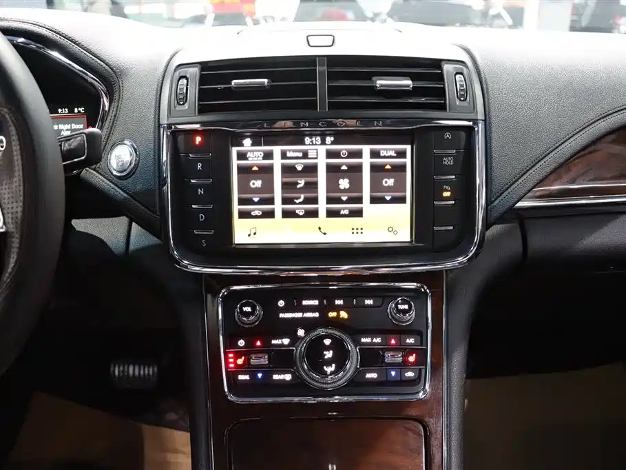 LINCOLN CONTINENTAL 2019