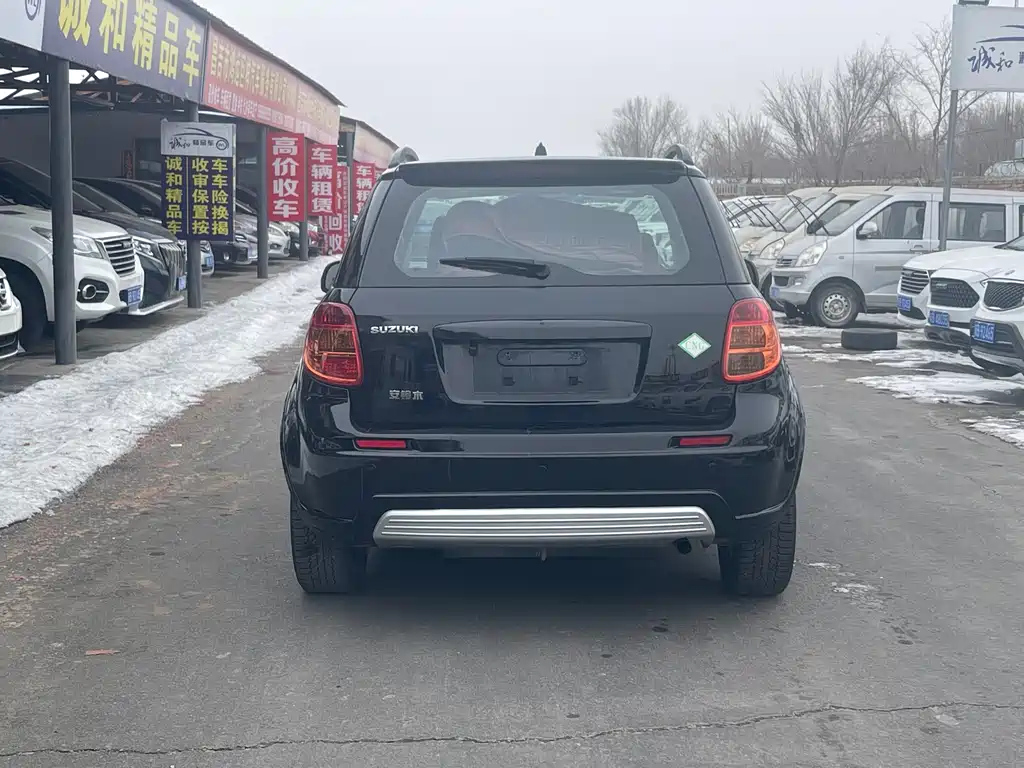 SUZUKI SX4 2011