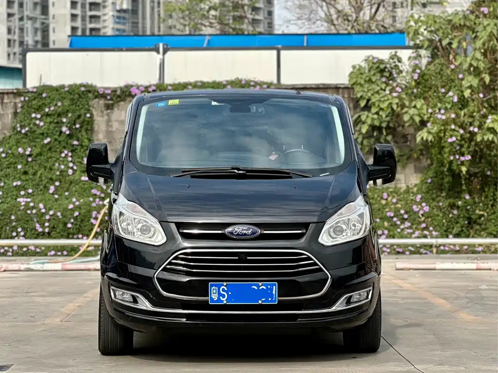 FORD TOUREO 2018
