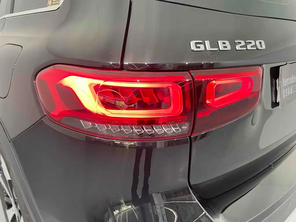 MERCEDES BENZ GLB 2023