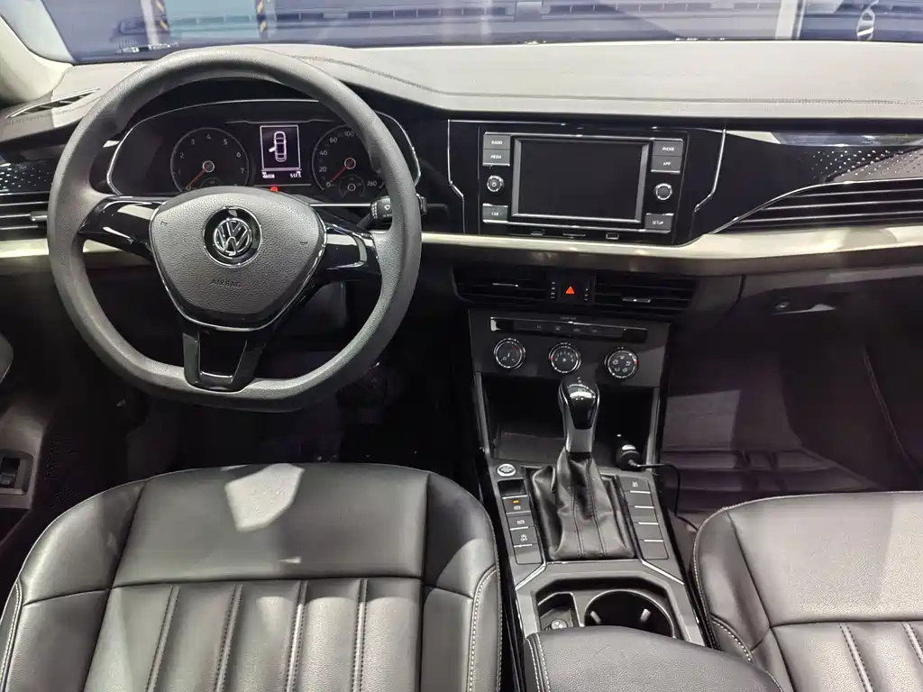 VOLKSWAGEN PASSAT 2020