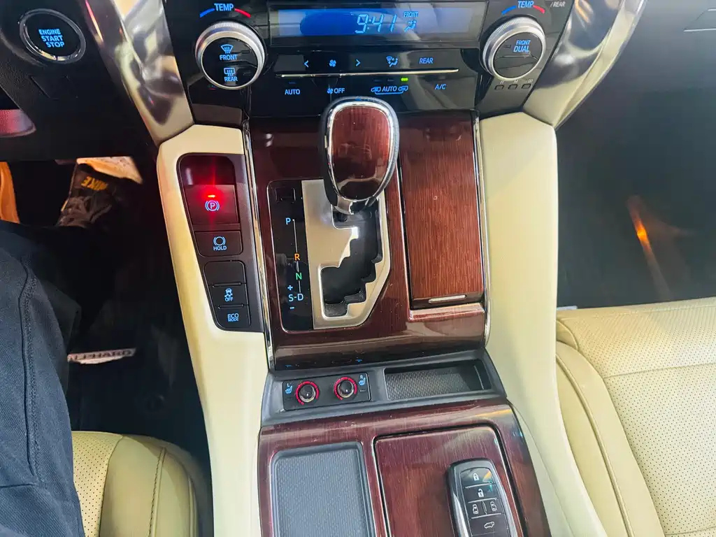 TOYOTA ALPHARD 2018