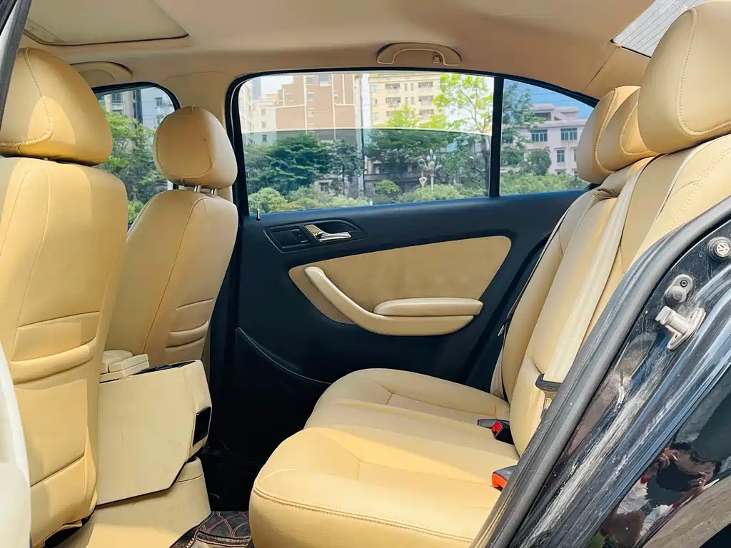 VOLKSWAGEN LAVIDA 2013
