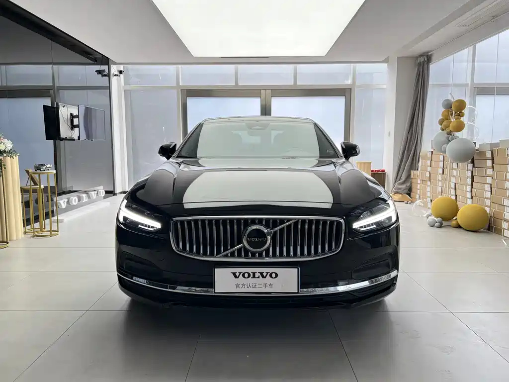 VOLVO S90 2023