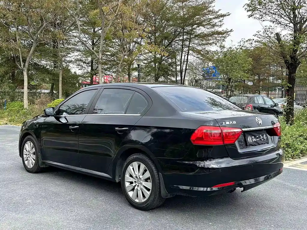 VOLKSWAGEN LAVIDA 2015
