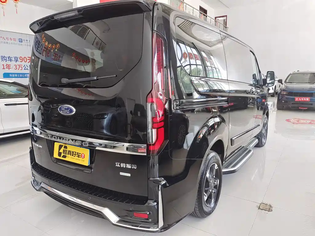 FORD TOUREO 2023