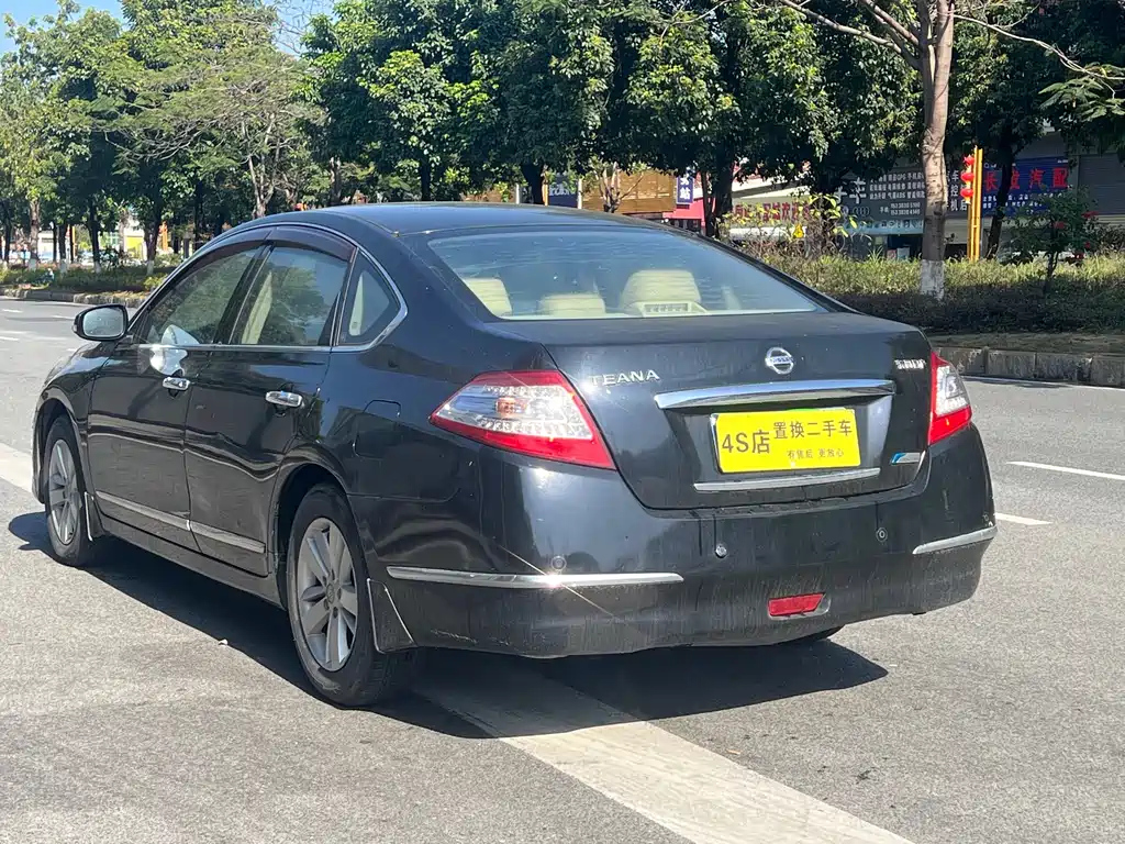 NISSAN TEANA 2011