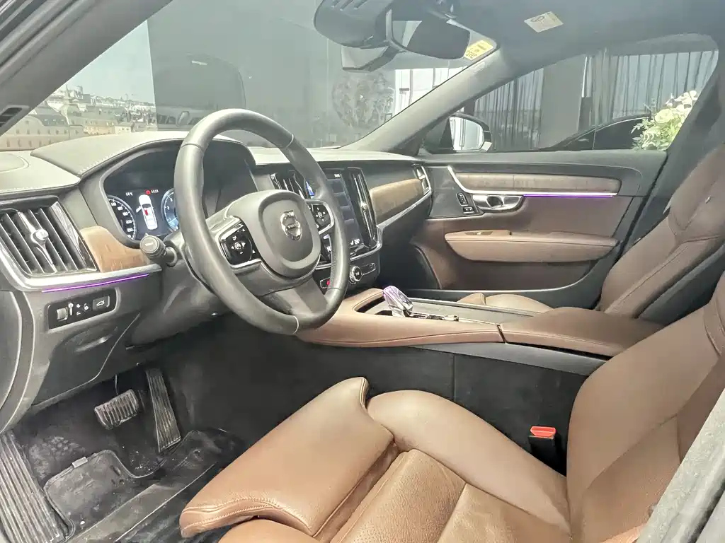 VOLVO S90 2021