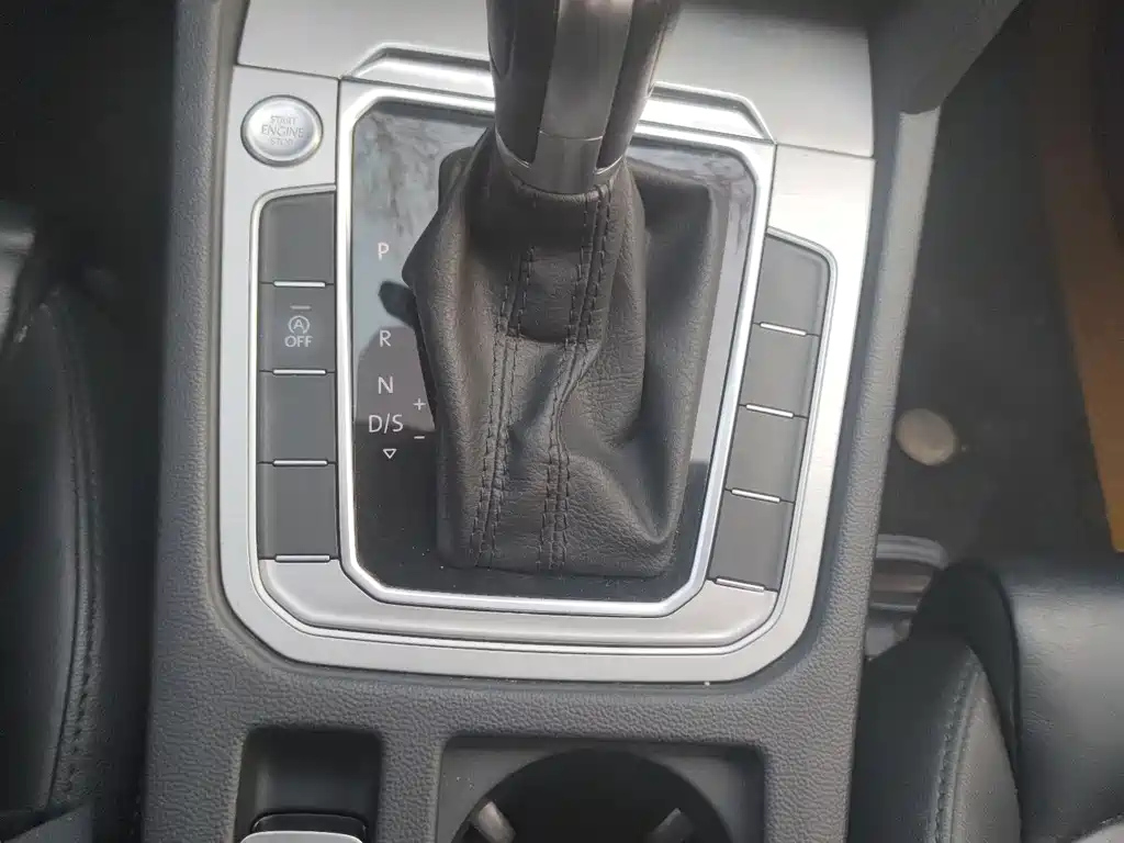 VOLKSWAGEN MAGOTAN 2020