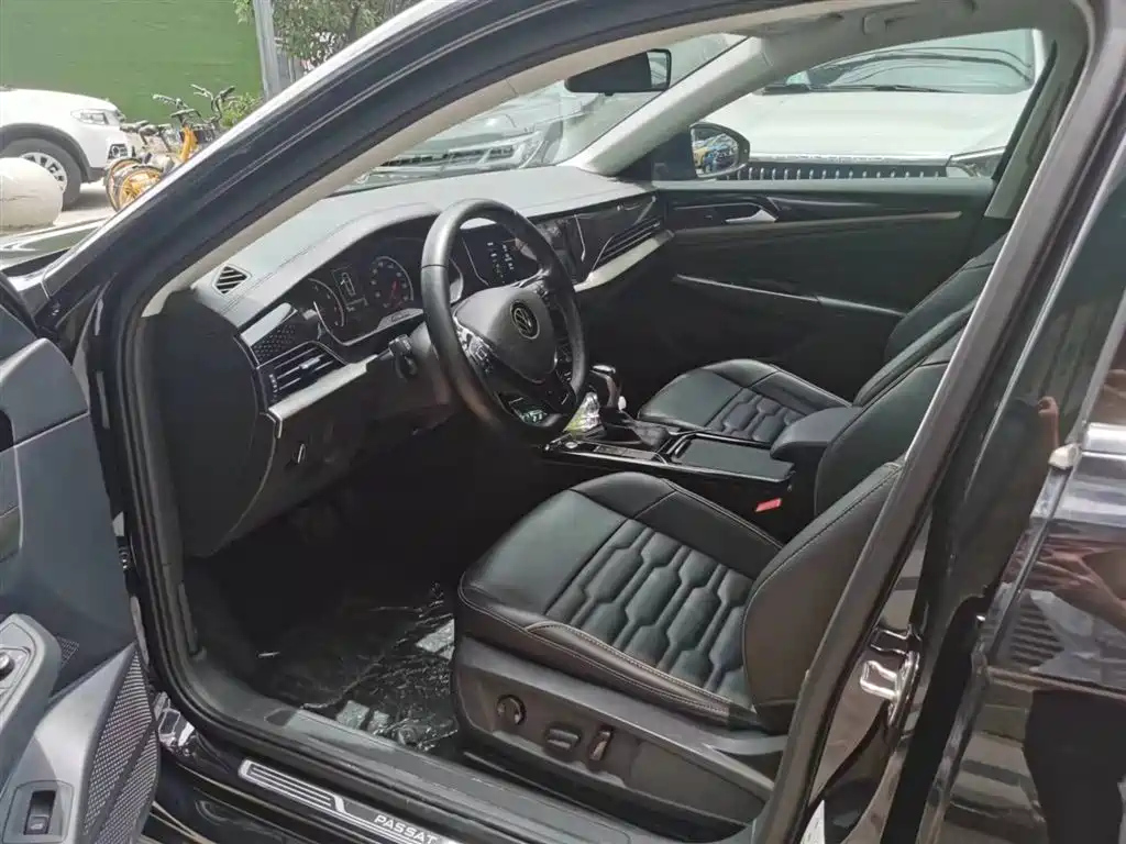 VOLKSWAGEN PASSAT 2021
