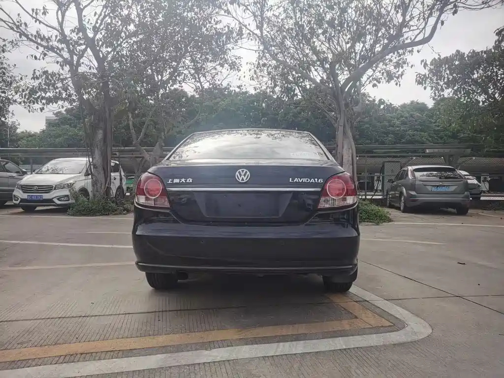 VOLKSWAGEN LAVIDA 2012