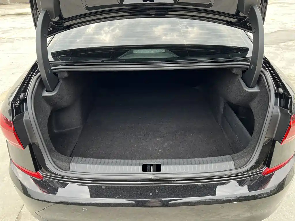 VOLKSWAGEN PASSAT 2022