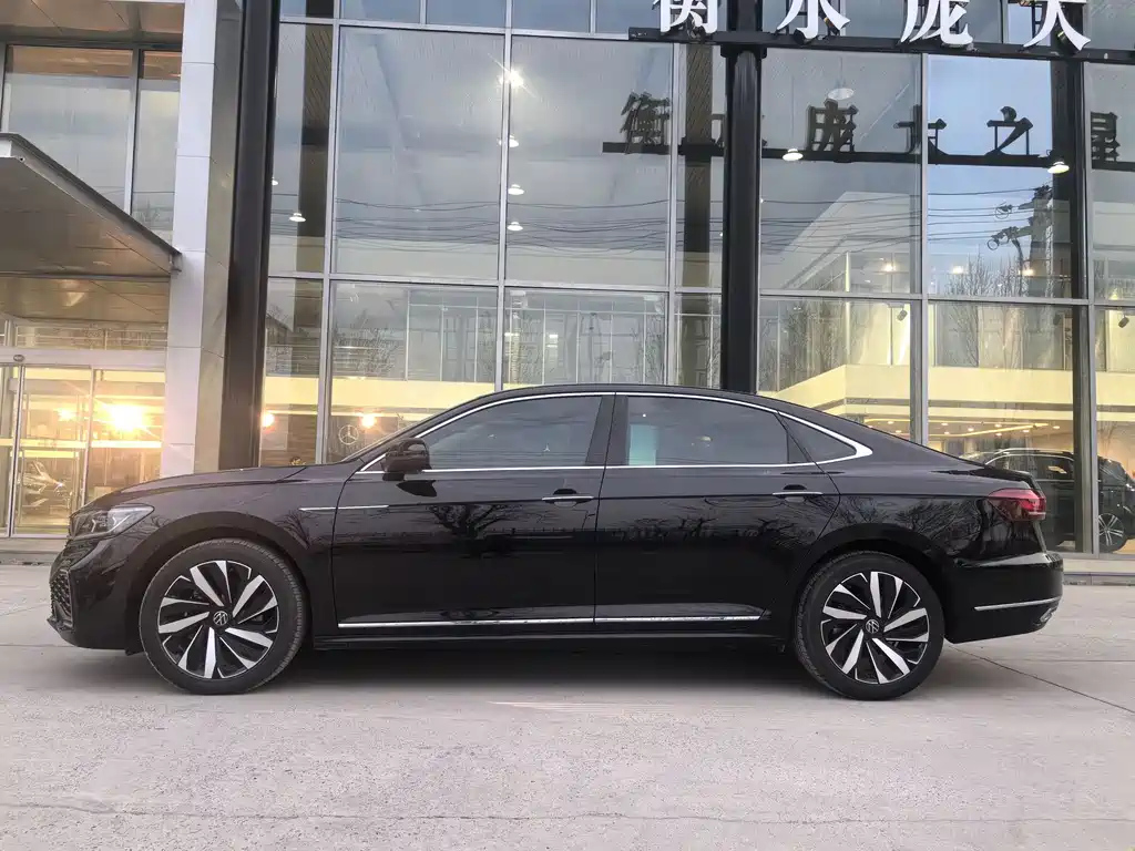VOLKSWAGEN PASSAT 2022