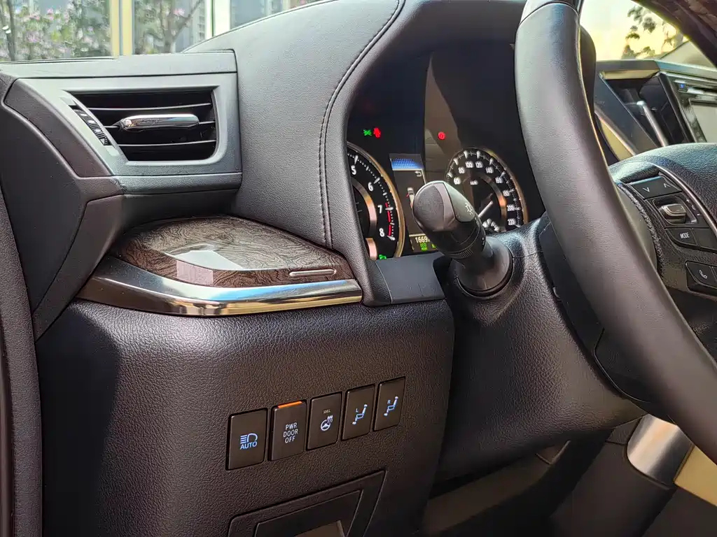 TOYOTA ALPHARD 2019