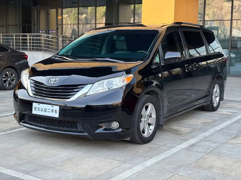 TOYOTA SIENNA 2015